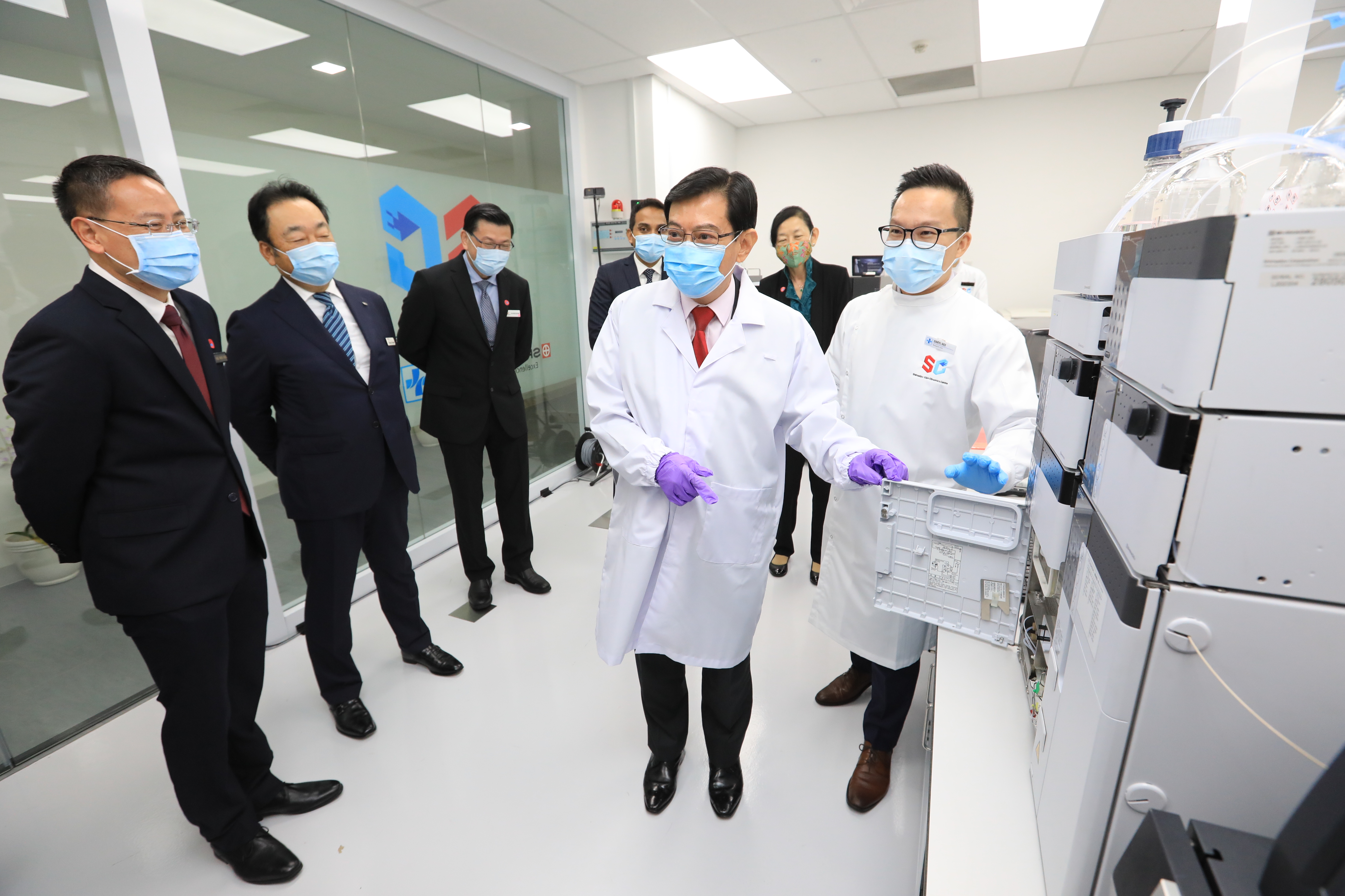 Deputy Prime Minister Heng Swee Keat inaugurates the Shimadzu-CGH Clinomics Centre